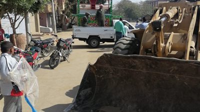 رئيس مركز البياضية جنوب الأقصر يقود حملة لرفع الاشغالات