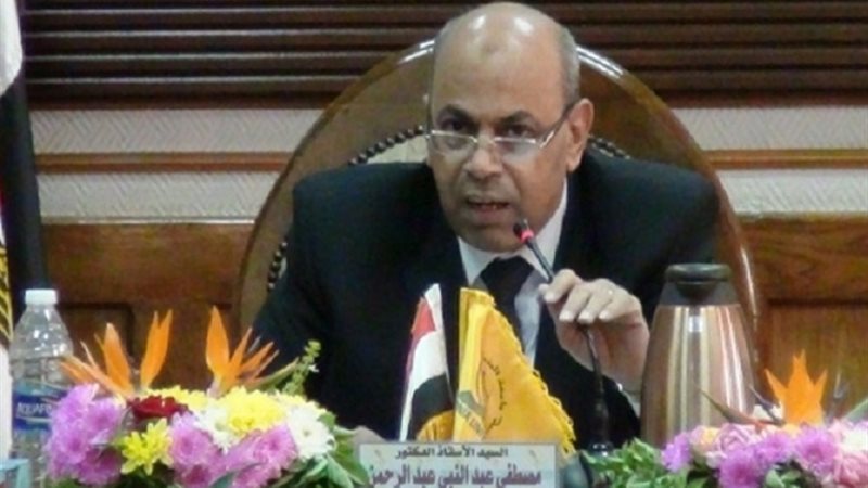 الدكتور مصطفى عبد