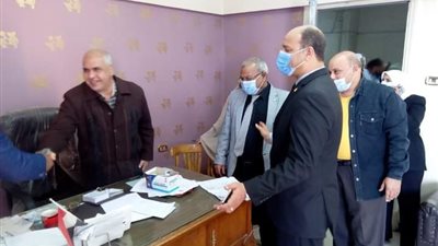مدير التعليم يتابع الاجراءات الاحترازية الصحية بسوهاج