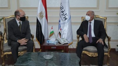 وزير النقل يبحث مع السفير الايطالي تعزيز التعاون المشترك