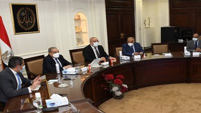 وزيرا الإسكان والإنتاج الحربى يبحثان إجراءات التصنيع المحلى لمستلزمات مبادرة 
