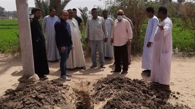 رئيس مركز إسنا جنوب الأقصر يتفقد أعمال توصيل شبكة مياه الشرب.. بالصور