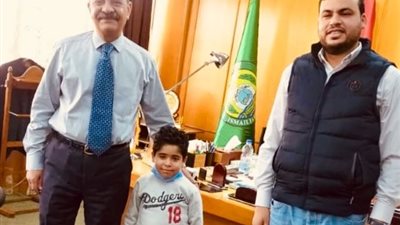 الطفل ياسين يعانى من ضمور العضلات والدولة تتكفل بعلاجة
