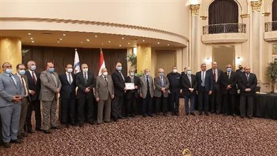 رئيس القابضة للمطارات يكرم ثلاثة من العاملين لبلوغهم سن المعاش