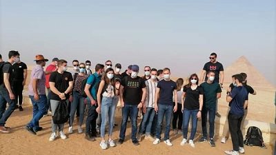 طاقم حاملة المروحيات البرمائية ميسترال الفرنسية يزور أهرامات الجيزة وسقارة والمتحف المصري
