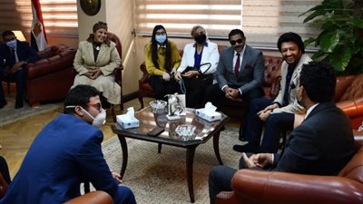 وزير الرياضة يُكرم بطل سباحة الغوص محمد كرم وبطل القفز يحيي قنديل من أصحاب الهمم