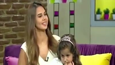 ليست ابنتى.. منه عرفه تكشف حقيقة صورة أثارت الجدل على السوشيال ميديا