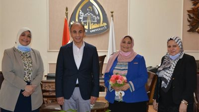 طب الزقازيق تقيم احتفالا لتكريم أطباء العزل بالجامعة