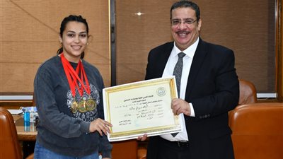 آية بطلة من ذهب اولي البطولة العربية الثانية للقوة البدنيه