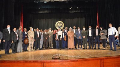 محافظ أسيوط يشهد إحتفالية تكريم أمهات الشهداء بقصر ثقافة أسيوط احتفالًا بعيد الأم ويوم المرأة المصرية