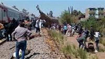 مصرع 32 شخصا وإصابة 66 اخرين في حادث تصادم قطارين بسوهاج