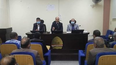 مدير التعليم بسوهاج يلتقى برؤساء أقسام وموجهي الصفوف الأولى بالتعليم الابتدائي