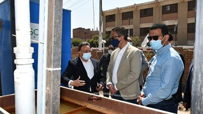 محافظ الفيوم يتفقد التشغيل التجريبي لمصنع 
