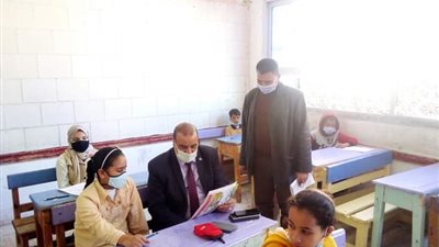 وكيل وزارة تعليم مطروح يتفقد مسار امتحان الصفين الخامس الابتدائي والثاني الاعدادي
