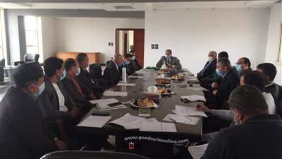 مدير فرع جهاز تنمية المشروعات الصغيرة يلتقى بمجموعة شركات بمدينة السادات