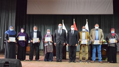 تكريم المحالين للمعاش بجامعة بنى سويف