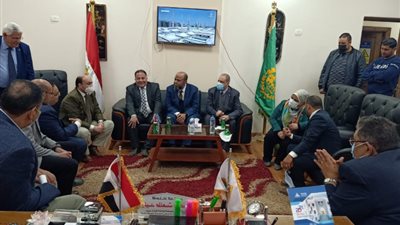وفد وزارة التخطيط والتنمية الاقتصادية يتابع الموقف التنفيذي للمشروعات المدرجة بخطة جامعة بنها 20/2021