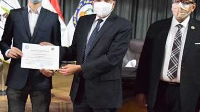 رئيس جامعة بني سويف يكرم الطلاب الفائزين بمنح لجامعة هيروشيما اليابانية