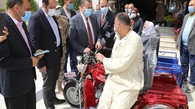 محافظ المنوفية يسلم كراسي متحركة ودراجات بخارية لذوي الهمم ومساعدات مالية للحالات الإنسانية الأولى بالرعاية