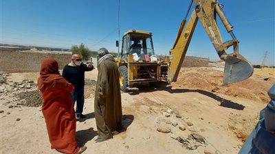 رئيس مركز إسنا جنوب الأقصر يتفقد أعمال دعم شبكة مياه الشرب بقرية الشغب