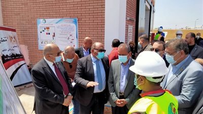محافظ الاسماعيلية يفتتح محطة مياة الشرب بالتل الكبير