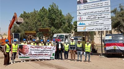 رئيس مركز إسنا بالاقصر يتفقد اعمال الصرف الصحى بمنطقة توماس وعافية