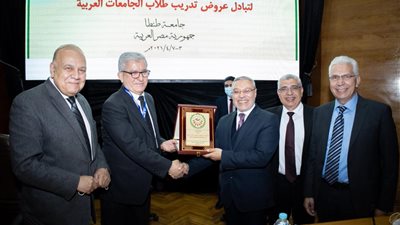 المجلس العربى للتدريب والإبداع الطلابى يكرم رئيس جامعة طنطا