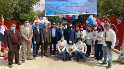 رئيس جامعة مطروح يفتتح السوق الخيري لمستلزمات رمضان بكلية السياحة والفنادق