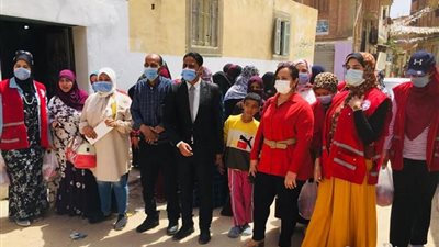 الهلال الأحمر بالسويس يوزع شنط رمضانية على الأسر الأكثر احتياجا بعتاقة