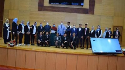 آداب سوهاج تكرم ١٥٠ سيدة في إحتفالية يوم الوفاء والتقدير للمرأة