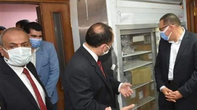 محافظ الشرقية يزور مركز علاج الأورام بفاقوس ويلتقى طالبات مدرسة التمريض