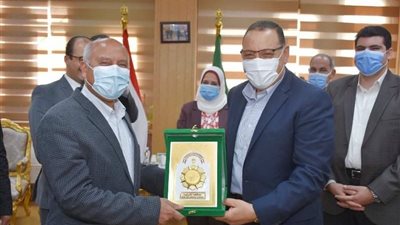محافظ الشرقية يستقبل وزير النقل والمواصلات بديوان عام المحافظة