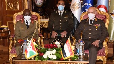 الفريق محمد فريد يلتقى رئيس قوات الدفاع الوطنى البوروندى