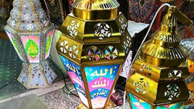 الفانوس يسيطر على شوارع المحروسة