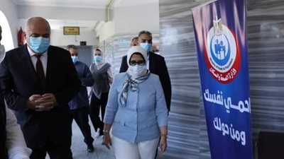 وزيرة الصحة توجه بصرف مكافأة شهرًا لجميع العاملين بمستشفى حميات قنا