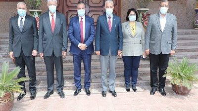 محافظ المنوفية يبحث تنفيذ منظومة الاشتراطات البنائية الجديدة وآخر مستجدات مبادرة حياة كريمة