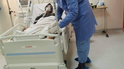 أطباء العلاج الطبيعى فى مواجهة فيروس كورونا داخل مستشفيات العزل بالاقصر