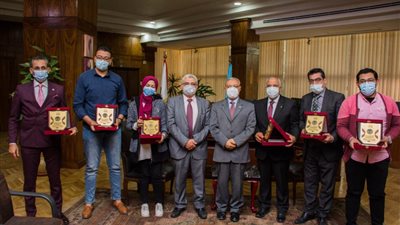 رئيس جامعة طنطا يكرم طلاب المراكز الأولى بمسابقة ريادة الأعمال