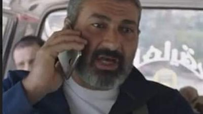 ياسر جلال يكشف سر الموبايل المقلوب في 