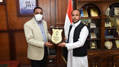 شعيب يلتقي رئيس نادي المصري بالسلوم الصاعد للممتاز ب