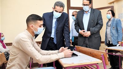 محافظ الغربية يتابع الامتحان التجريبي الأول لطلاب الثانوية العامة-صور