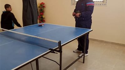 الانتهاء من ٥ ملاعب خماسية منجلة صناعيا بمدن مطروح