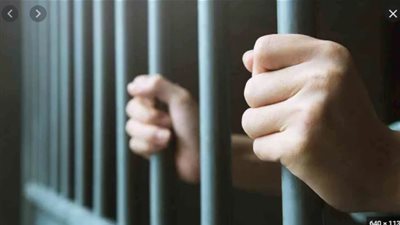 نجار مسلح بلا قلب : شرع فى قتل طفلته انتقاما من زوجتة