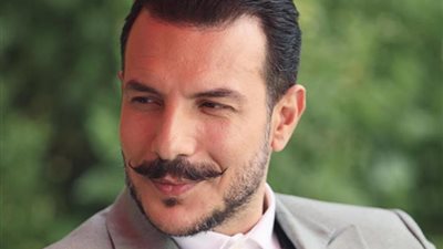 باسل خياط يتخلي عن أخته من أجل المال في 