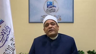 اخى يملك قطعة ارض ولديه مبلغ مالى فى البنك يأكل من ريعه ولكن حالته المادية سيئة فهل يجوز اخراج الزكاة له ؟..الافتاء تجيب