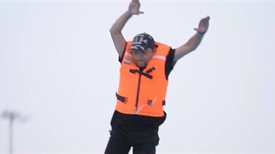 شاهد.. هنيدي يمازح الجمهور بصور 
