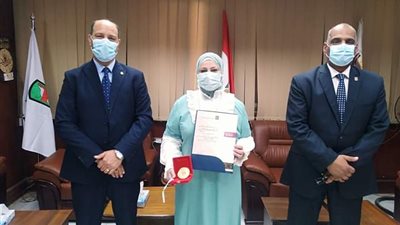 تعليم سوهاج تكرم أسماء التنجي لحصولها على لقب الشخصية العامة على مستوى إقليم وسط الصعيد