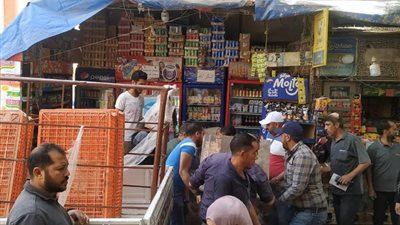 حى السويس يشن حملة لازالة الاشغالات والتعديات على الطريق العام