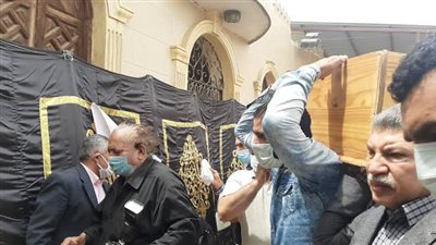 اسرة السيناريست مصطفى محرم تنهار فى جنازته