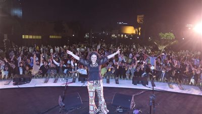دينا الوديدى تجذب قلوب جمهورها على مسرح النافورة بالاوبرا